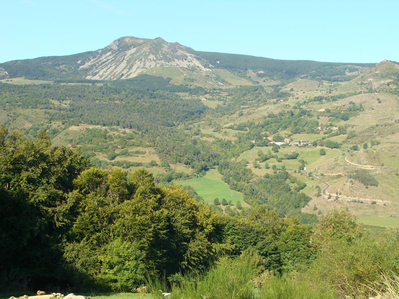 Le Chalet des deux Roches Location Yourte Ardèche