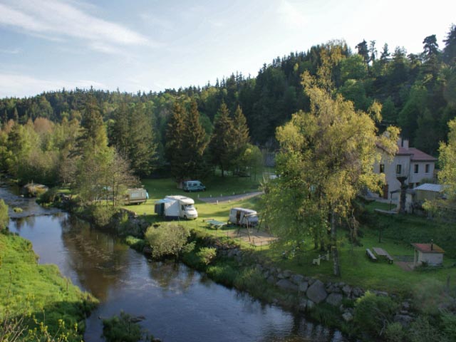 Yourtes au Camping du Pont de Braye Location Yourte Lozère