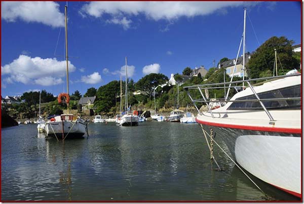 Yourtes et roulotte de la Laïta Location Yourte Finistère